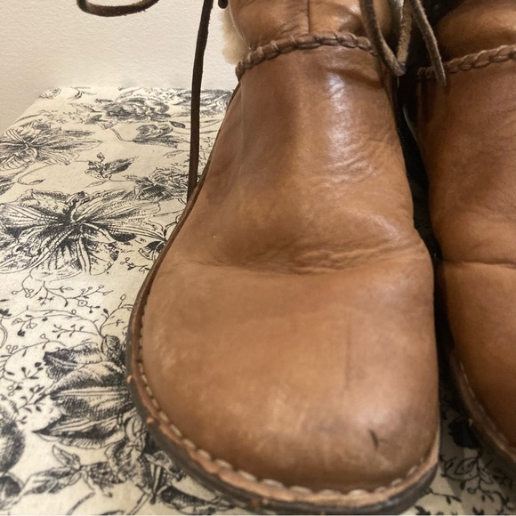 UGG Sz 9 Rianne Shearling Lined Leather Front Wrap Lace Ankle Booties - Picture 3 of 16